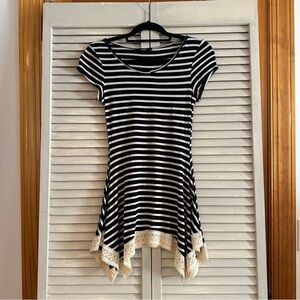 Papaya Black & White Striped Short Sleeve Long Top with Lace Trim
